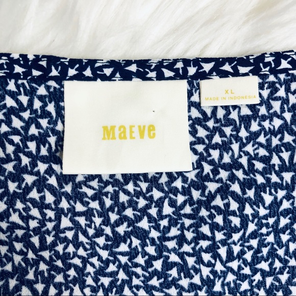 Maeve Anthropologie Navy Arrow Print Crop Top - Picture 3 of 7